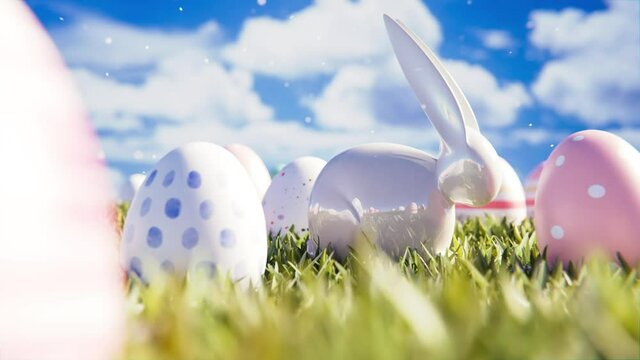 Ostereier und Osterhase auf gr&uuml;ner Wiese vor blauem Himmel - Ostergr&uuml;&szlig;e