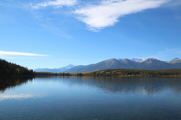 Fototapeta na wymiar Morning On The Lake, Jasper National Park, Alberta