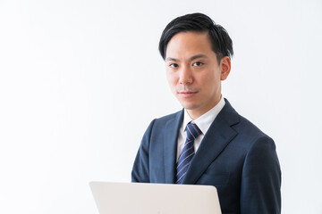 パソコンを見るビジネスマン