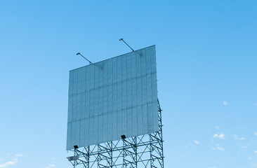 Valla publicitaria en Calzada Vallejo, vista 45, con cielo despejado