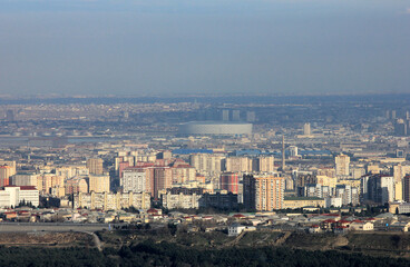 Fototapeta premium The beautiful city of Baku on the edge of the mountain.