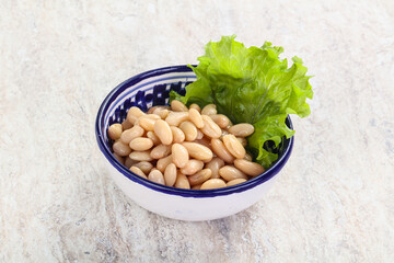 White canned beans for vegan suisine