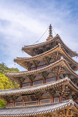 Fototapeta premium A building that shows the old architectural style of Korea