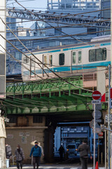 高架橋と電車　西新橋1丁目から3丁目の風景