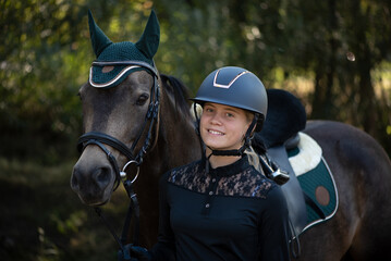 Reiterin mit Reitpony