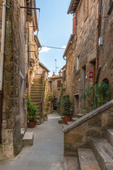 Fototapeta na wymiar narrow alley in the old town