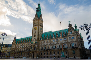 Fototapeta na wymiar Hamburg city hall from the bottom Germany