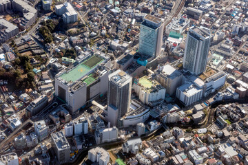 Fototapeta premium 京浜急行の上大岡駅付近を空撮