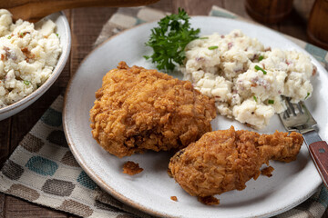Crispy fried chiken with mashed potatoes