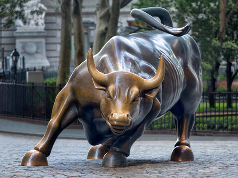 Bull Statue Images – Browse 11,014 Stock Photos, Vectors,, 45% OFF
