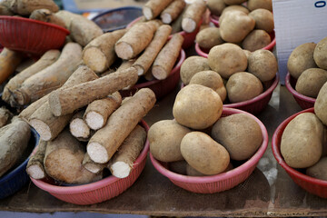 전통시장 5일장에는 다양한 음식들을 판매하는 재래시장입니다.