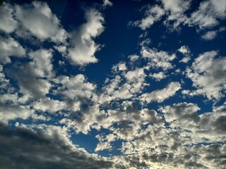 Obraz premium sun rays on clouds in the sky