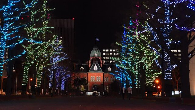 ライトアップされた冬の北海道庁赤レンガ庁舎  北海道札幌市の観光イメージ