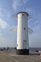 Stawa Młyny wiatrak na końcu falochronu  w Świnoujściu, przy ujściu Świny do Bałtyku, © Albin Marciniak