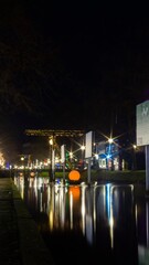 Nachtaufnahme des Hauptkanals in Papenburg