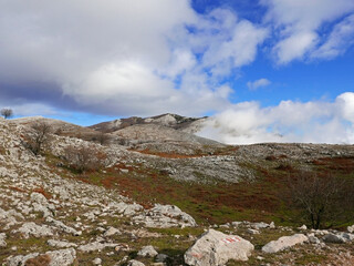 bel panorama dei laziali  monti Aurunci tra le nuvole