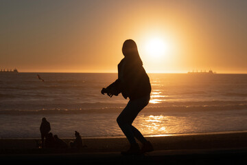 Fototapeta premium silhouette of a person on the beach