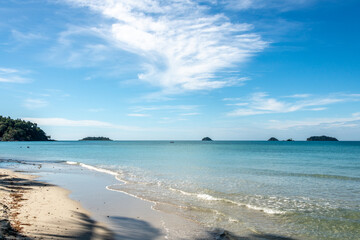 Fototapeta na wymiar Clear waters along a tropical beach on Koh Chang island in Thailand