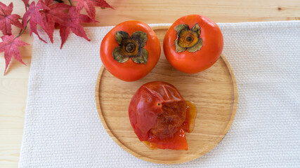 熟した日本の柿。