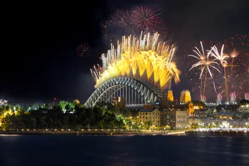 Photo sur Plexiglas Sydney Harbour Bridge Sydney Harbour Bridge New Years Eve fireworks, colourful fire works lighting the night skies with vivid multi colours