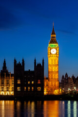 Fototapeta na wymiar houses of parliament with Big Ben in London