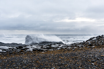 waves crashing on rocks Ieland