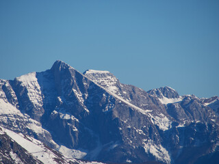 Fototapeta na wymiar Camminata sul Monte Cuarnan l’ultimo giorno dell’anno - Italia