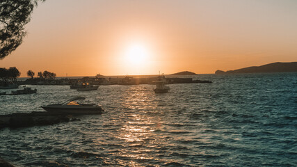 Coucher de soleil dans la mer au mois de janvier