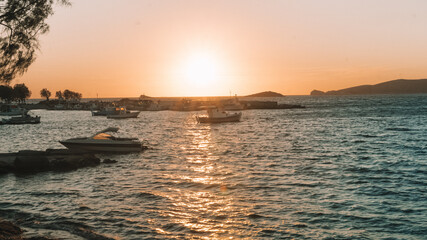 Coucher de soleil dans la mer au mois de janvier
