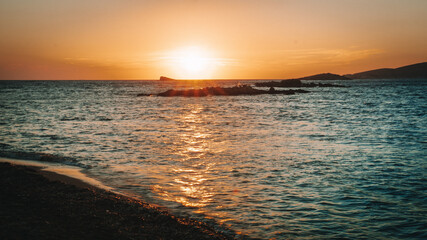 Coucher de soleil dans la mer au mois de janvier