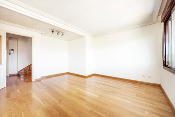 Room with empty parquet consoles and stairs in a duplex