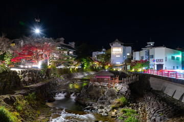静岡県伊豆市修善寺　紅葉シーズンの修善寺温泉街(夜景)　独鈷の湯