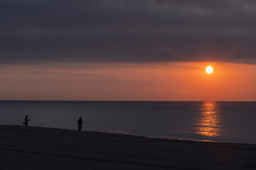 Fototapeta premium Pescando al amanecer