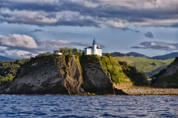 Faro de Zumaia desde el mar
