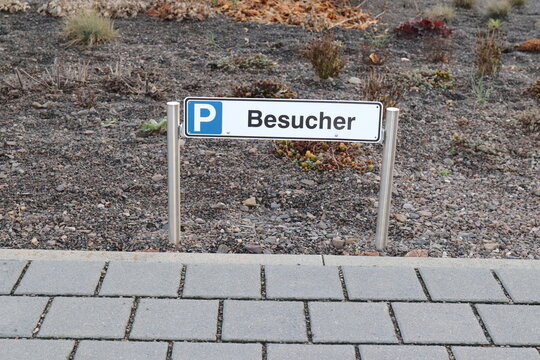 Parkplatz für Besucher.