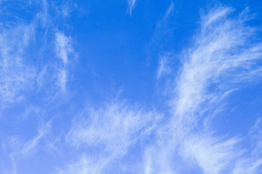 cielo azul, durante el d&iacute;a