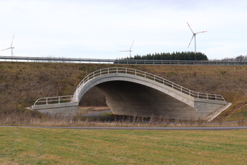 Unterführung unter einer Schnellstraße.