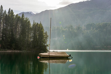 Velero en un lago  © SOPhI