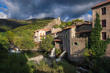 Fototapeta na wymiar France, Ardèche (07), parc naturel des monts d'Ardèche, le village de Burzet, ses sources, cascades et volcans. 