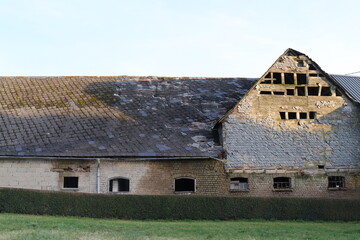 Alter Viehstall im Dorf.