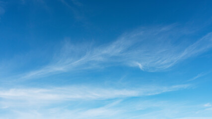 WIspy clouds and blue sky ideal for background or sky substitution - obrazy, fototapety, plakaty