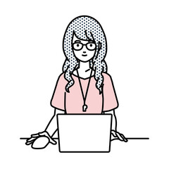 デスクで座ってPCを使っている教師の女性