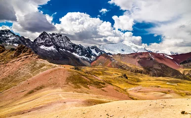Photo sur Plexiglas Vinicunca Ausangate Mountain seen from Vinicunca Rainbow Mountain in Peru