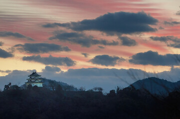 Fototapeta premium 宇和島城の夕景。愛媛県宇和島市にある城であり、日本にある現存12天守閣の1つです。 