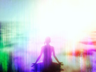 光を浴びて瞑想する女性のシルエット