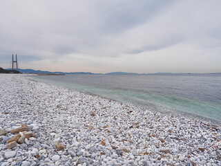 マーブルビーチと白い石