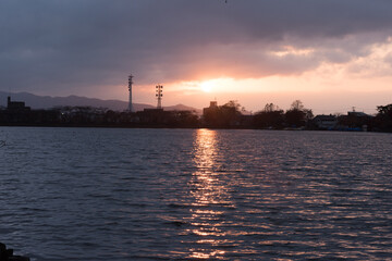 湖の夕日