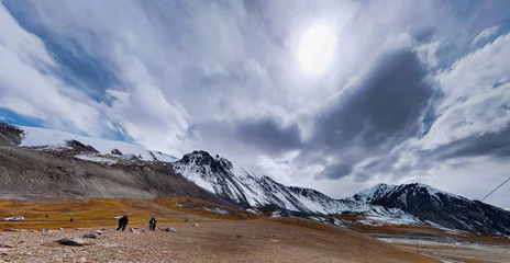 Crédence de cuisine en verre imprimé Nanga Parbat Montagnes enneigées sous le soleil, le (25-09-21) situé dans le col de Khunjerab près de la frontière pakistanaise chinoise, Gilgit-Baltistan, Pakistan