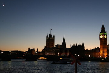 Fototapeta premium The Westminster Palace and Big Ben clock tower, major tourist attraction and Parliament in London just after sunset.