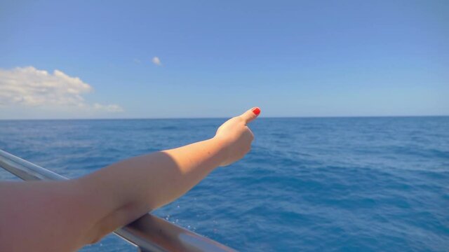 Relaxation during a cruise across the ocean in slow motion 180fps